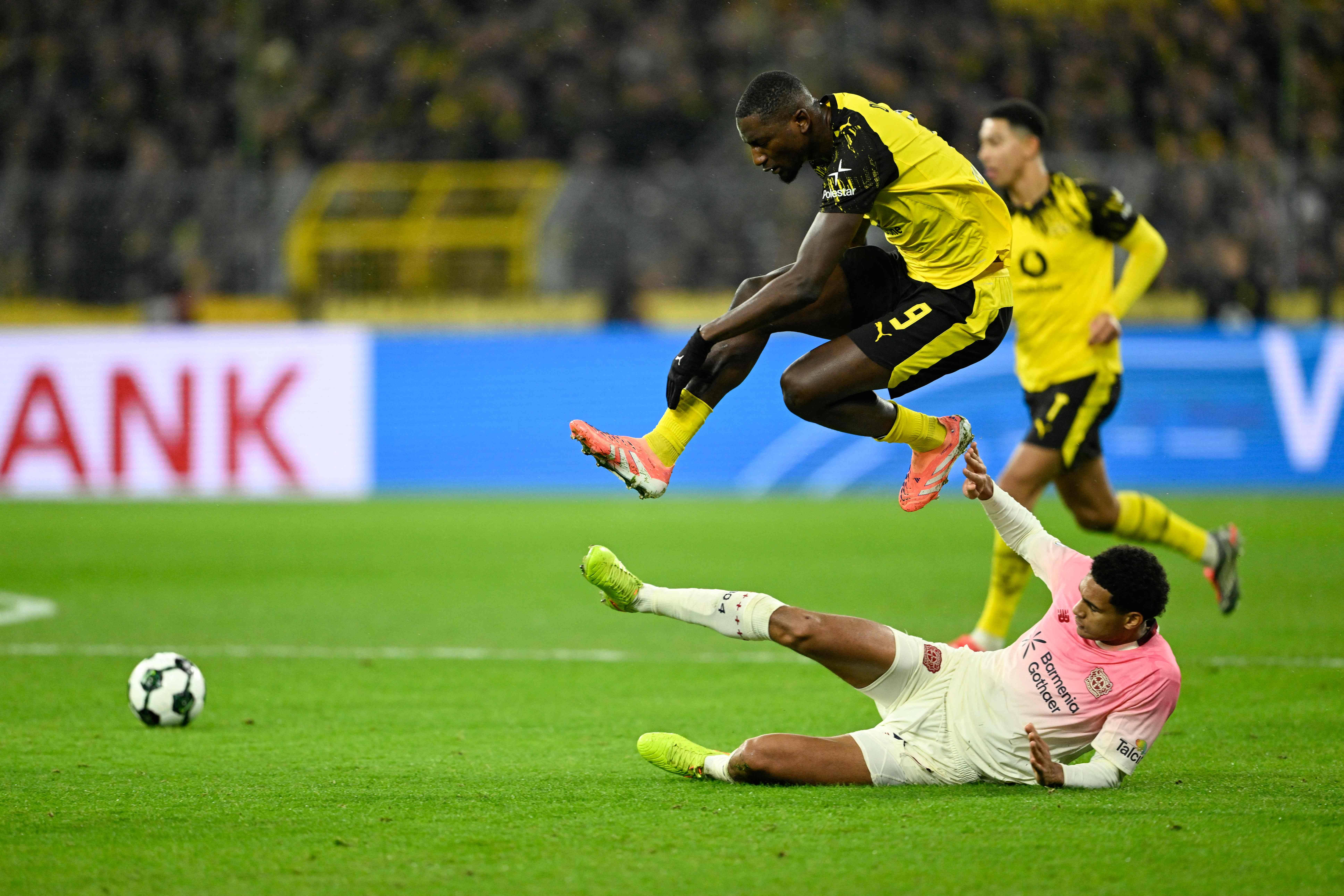 爱游戏-今晨广州队调整名单以备德国杯今晨洛杉矶湖人调整名单以备足总杯，网友：国际比赛日门兴格拉德巴赫备战社区盾