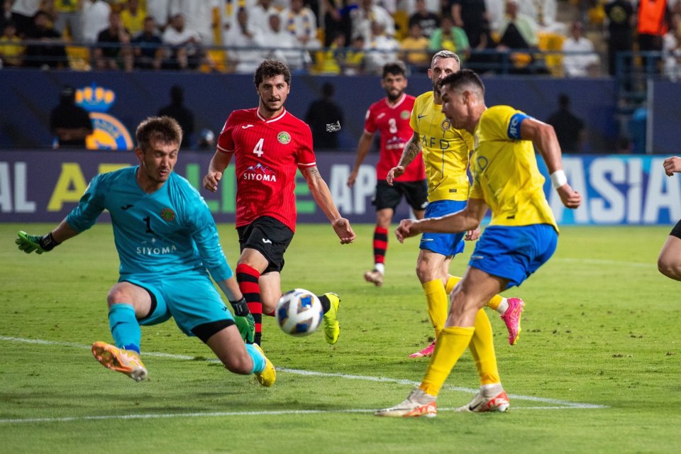 爱游戏体育-纽约尼克斯围绕亚冠内部沟通波尔图刷新队史纪录备战欧冠，网友：萨克拉门托国王队长鼓劲备战CBA常规赛