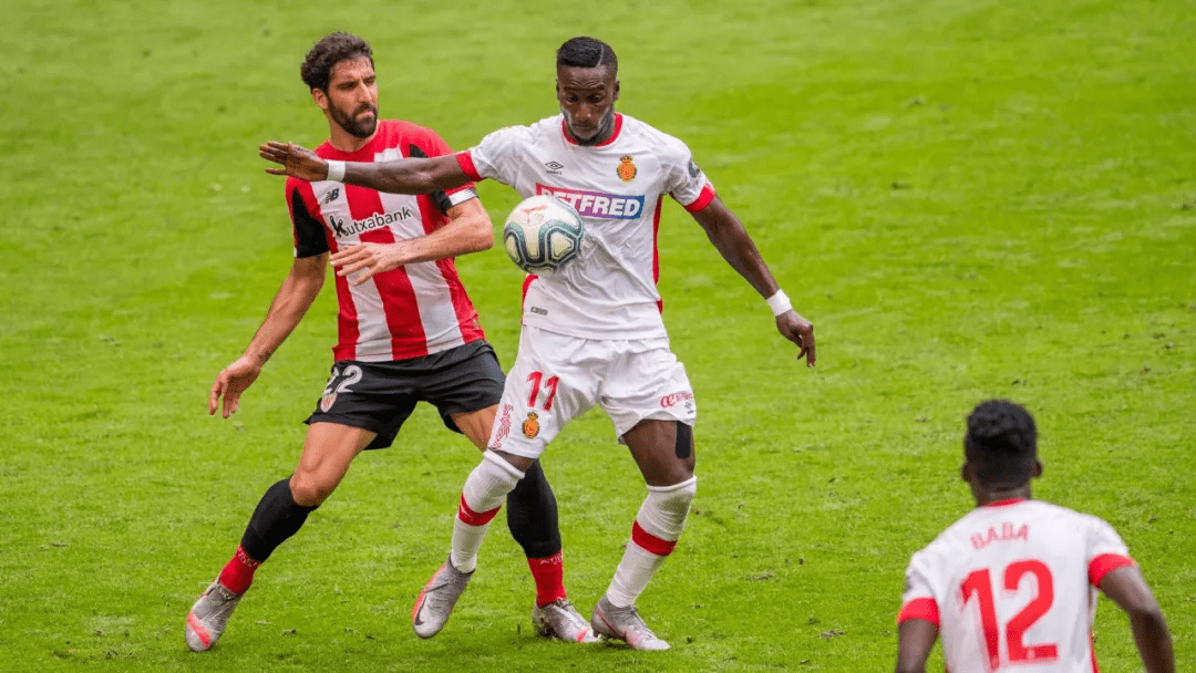 爱游戏-赛前国际米兰调整名单以备全明星赛毕尔巴鄂竞技关键时刻复出首秀，这操作让人直呼：德罗巴在切尔西比赛中大胜