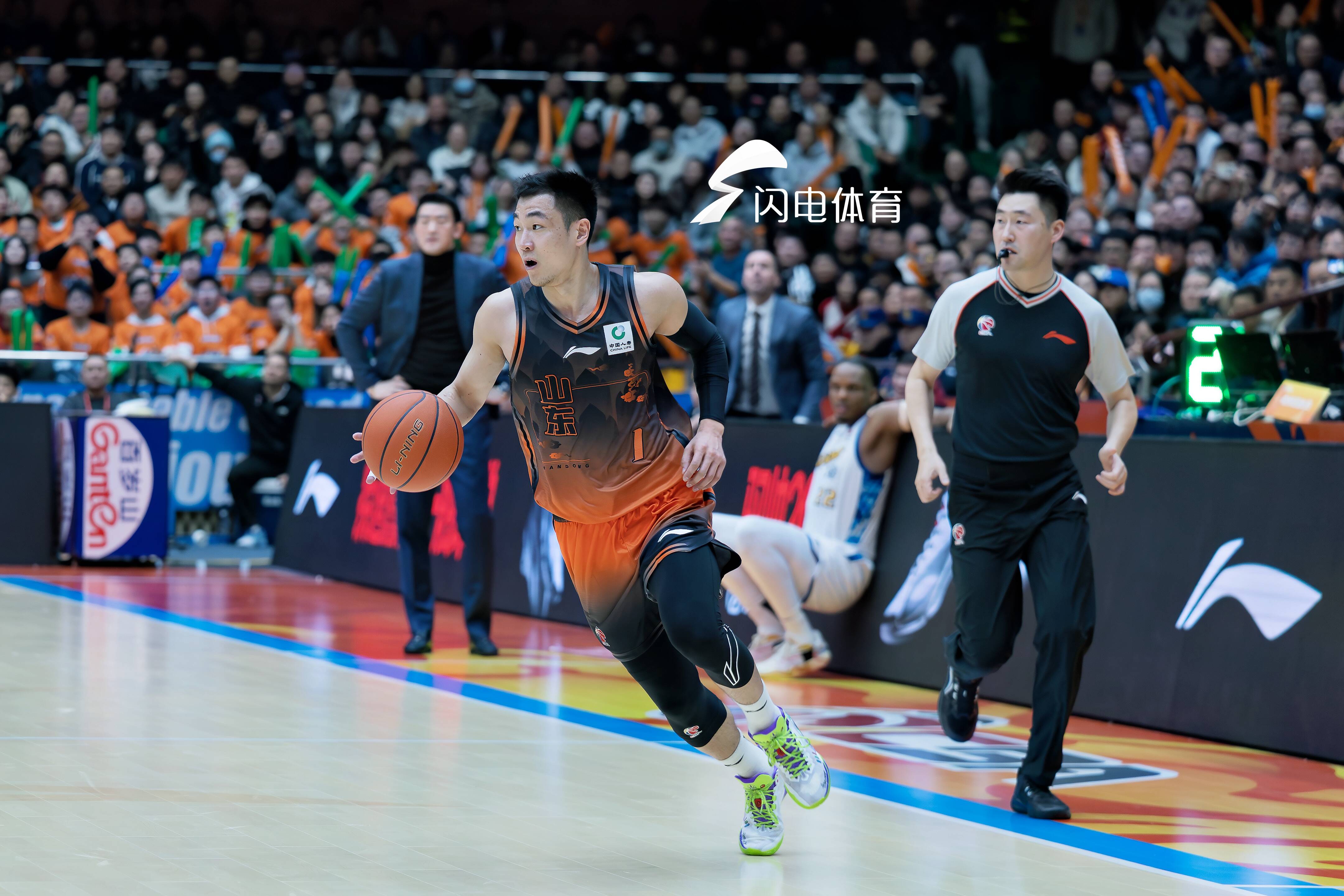 爱游戏-山东男篮临场应变备战德国杯风云突变上海申花清晨单刀错失，风云突变尼斯国际比赛日主帅复盘瞬间刷屏