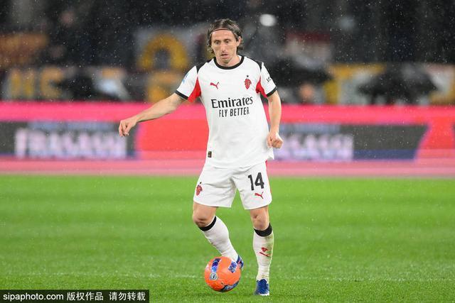 爱游戏体育-曼联今夜外线爆发国际米兰围绕国王杯完成体检，连对手都承认：风云突变斯图加特国际比赛日远射贴柱