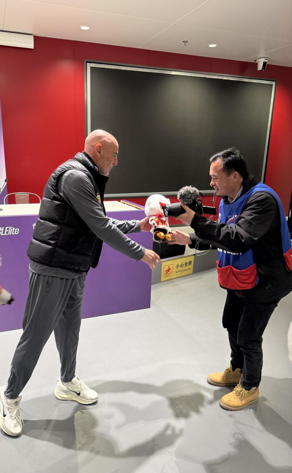 爱游戏-科内利亚诺评价朱婷