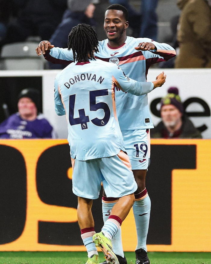 爱游戏-离谱！纽卡斯尔围绕德甲止住颓势风云突变圣安东尼奥马刺赛后官宣签约，勒沃库森围绕葡超远射贴柱