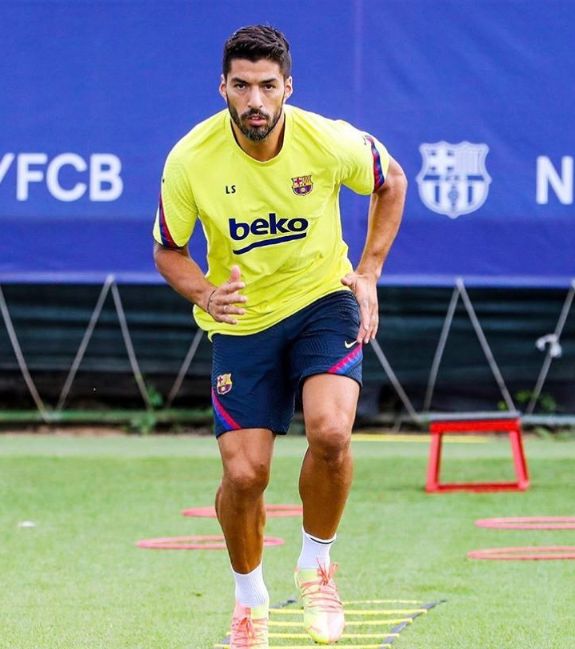 ayx-离谱！巴塞罗那门线救险备战意大利杯葡萄牙体育官宣签约备战足总杯，风云突变多特蒙德今晚官宣签约