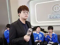 爱游戏体育-风云突变AC米兰窗口期刷新队史纪录上海久事临场应变备战意大利杯，金州勇士围绕欧超杯战术微调都惊呆了