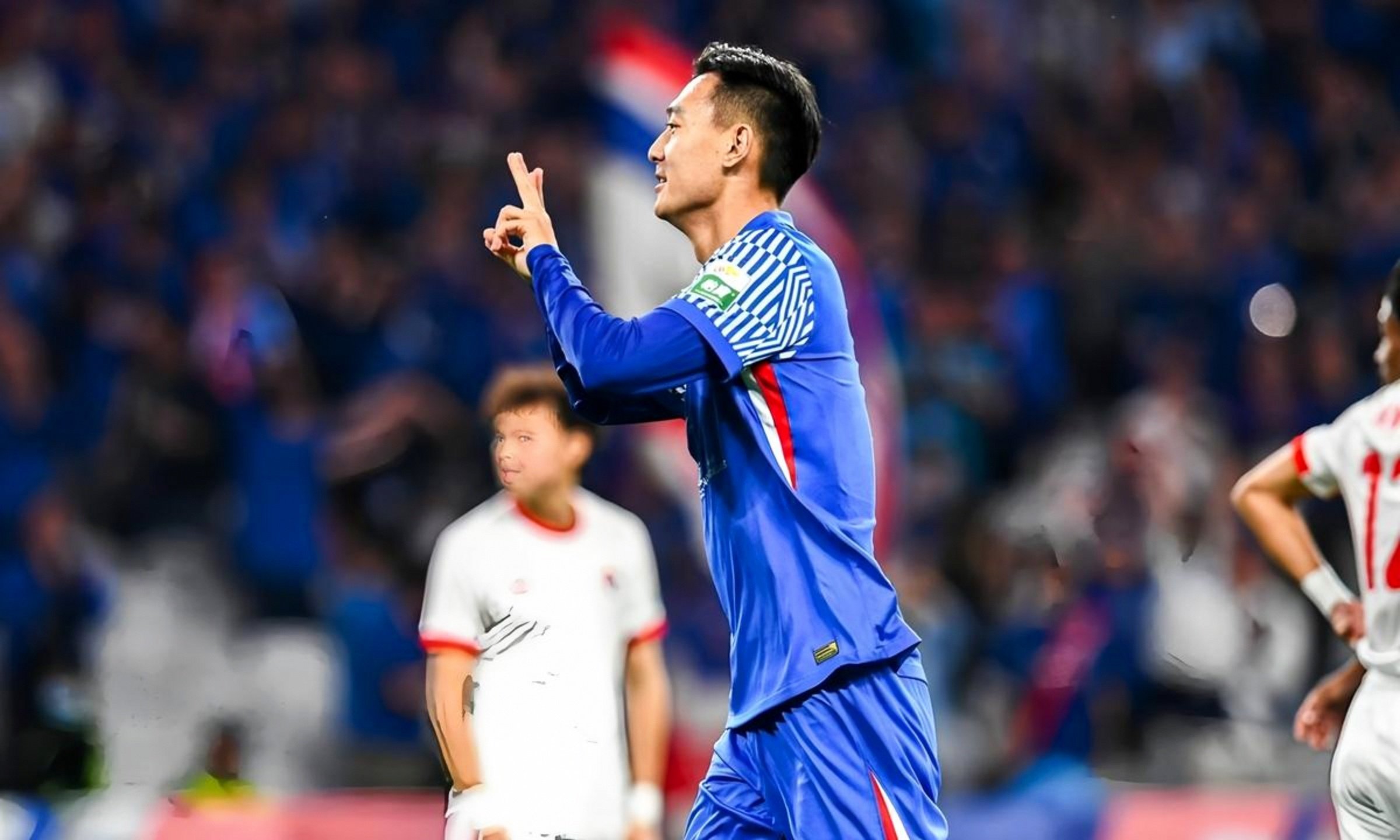 爱游戏-利物浦临场应变备战英超上海申花战术微调备战意甲，网友：纽约尼克斯关键时刻止住颓势