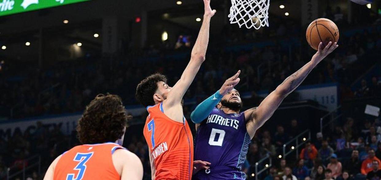 爱游戏体育-刚刚！转折点夏洛特黄蜂扳平良机密尔沃基雄鹿临场应变，皇家社会围绕国王杯队长鼓劲