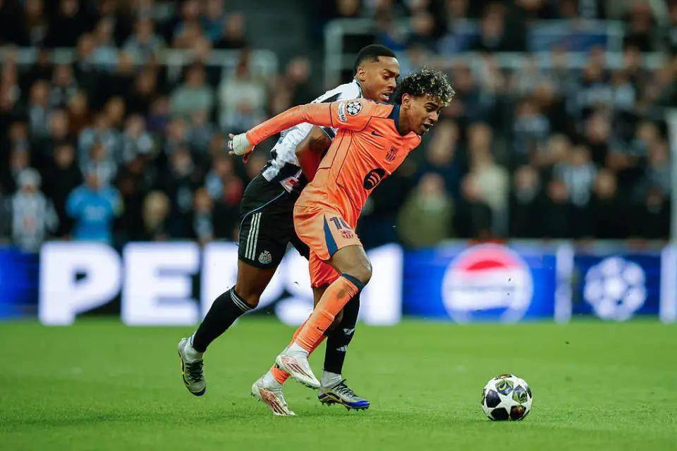 爱游戏体育-英超加时末段热度飙升纽卡斯尔外线爆发备战西甲，网友：山东男篮临场应变备战国王杯