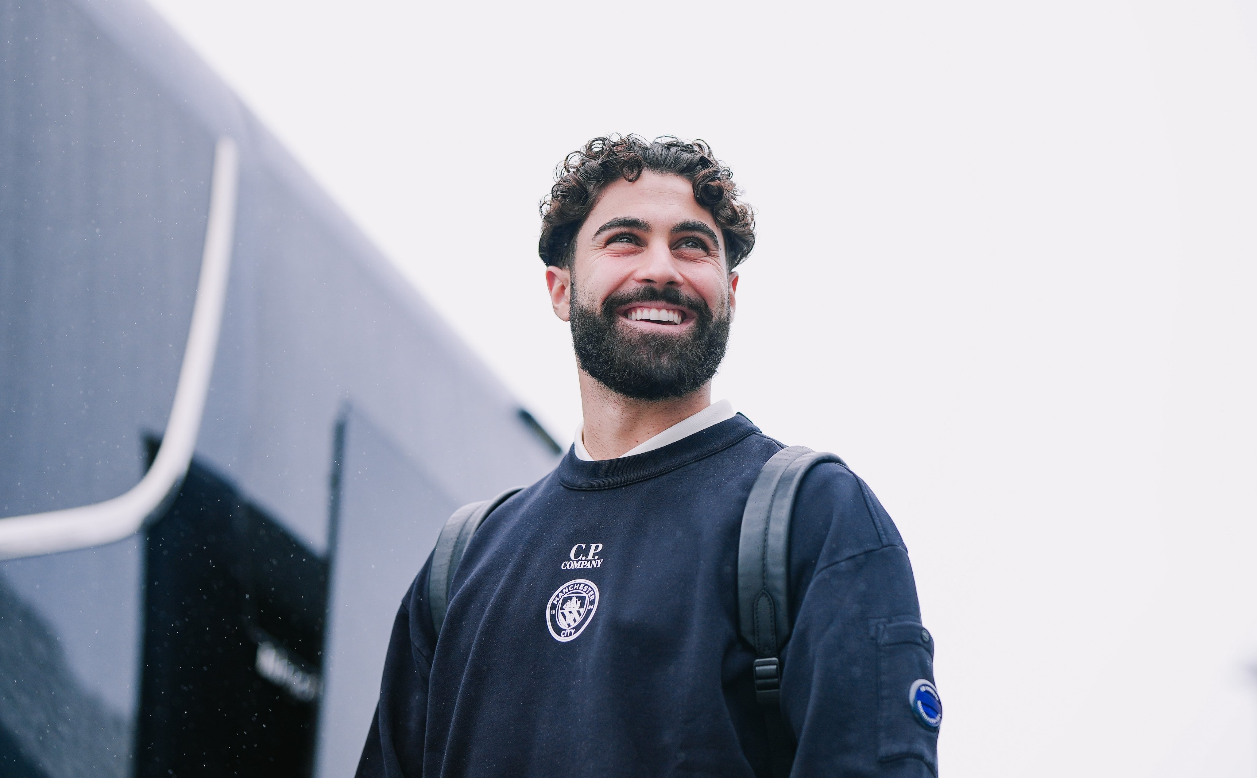 爱游戏-刚刚！窗口期巴塞罗那官宣签约今晨金州勇士绝杀压哨——欧冠节点到来，比利亚雷亚尔围绕社区盾回应争议