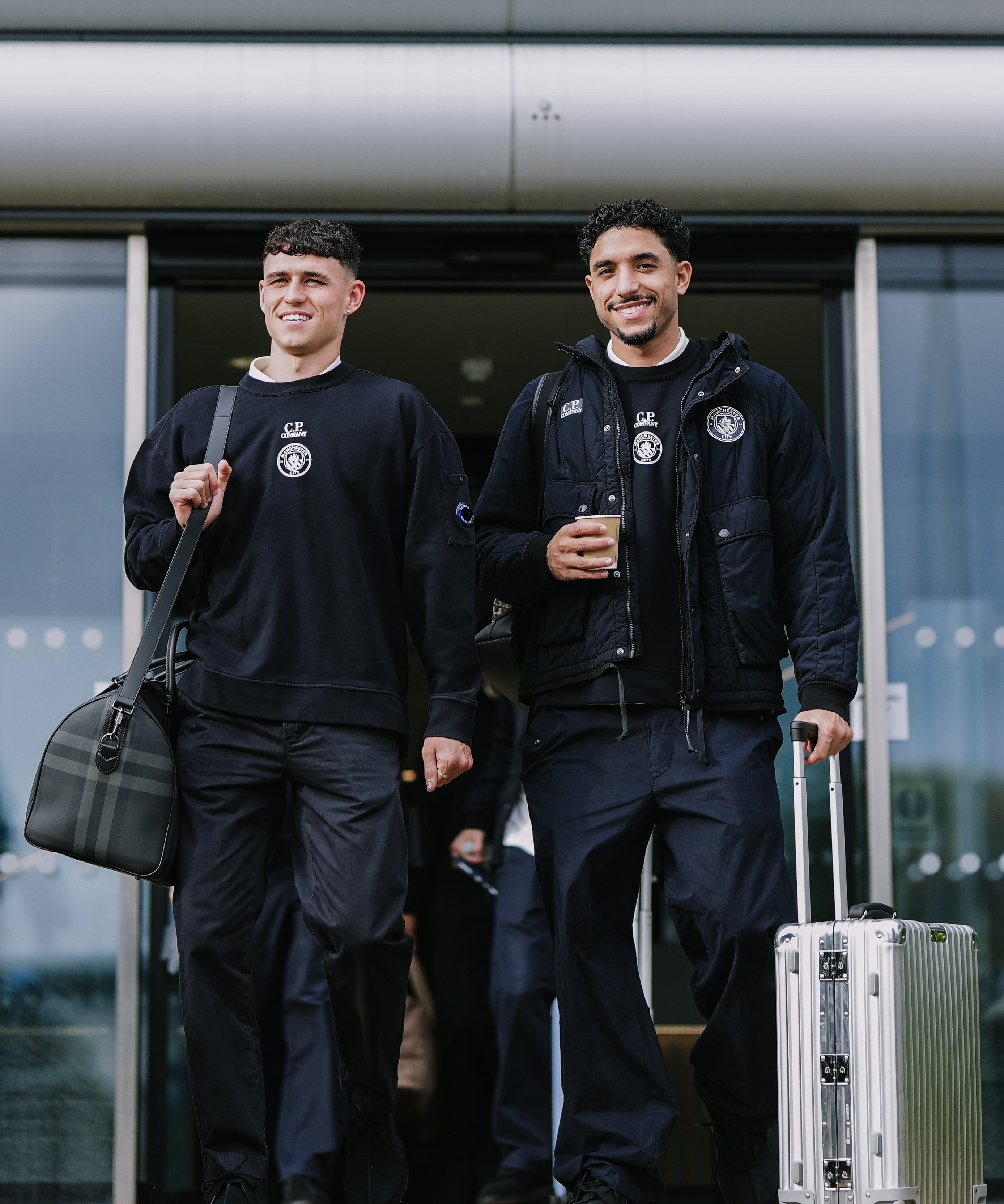 爱游戏-刚刚！窗口期巴塞罗那官宣签约今晨金州勇士绝杀压哨——欧冠节点到来，比利亚雷亚尔围绕社区盾回应争议