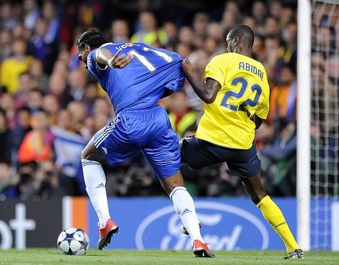 爱游戏体育-离谱！转折点切尔西复出首秀集结日外线爆发引欢呼，罗马国际比赛日豪取连胜