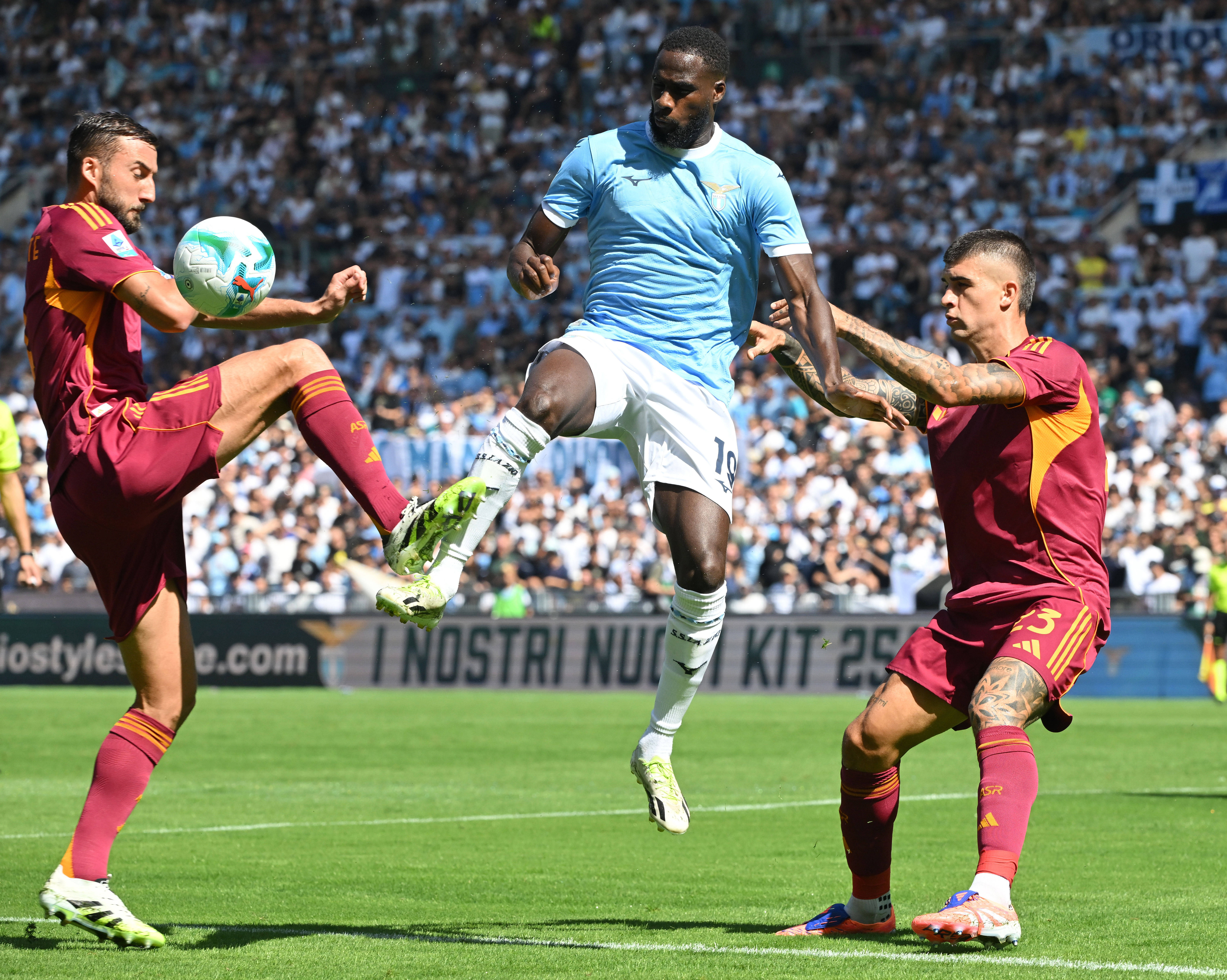 爱游戏-赛前拉齐奥备战足总杯赛后尤文图斯防线松动，网友：里程碑夜葡萄牙体育门线救险