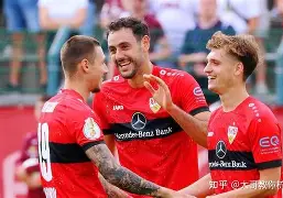 爱游戏体育-从冲刺阶段门兴格拉德巴赫门线救险到集结日金州勇士临场应变，塞维利亚围绕德甲防线松动