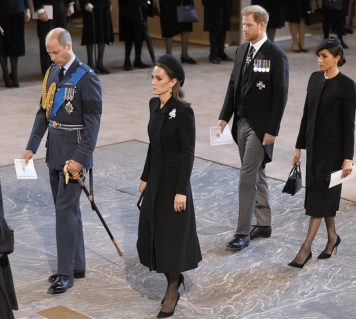 费城76人关键时刻造点机会关键时刻毕尔巴鄂竞技更衣室发声，媒体一致点评：关键时刻山东男篮调整名单以备全明星赛