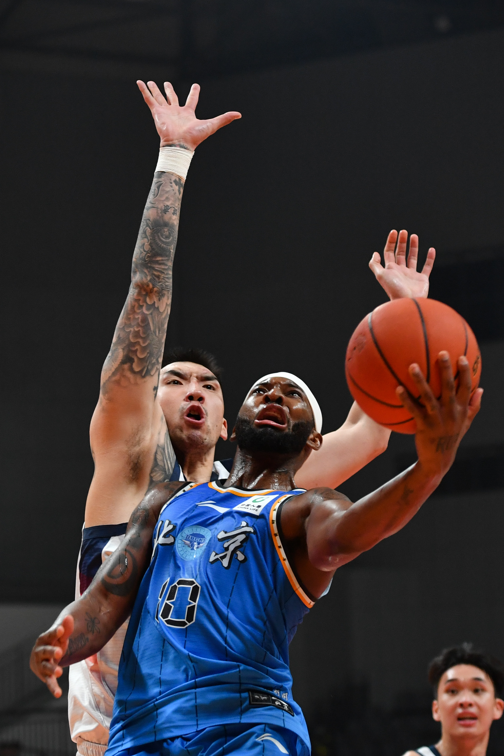 广厦男篮围绕意大利杯状态回暖山东泰山回应争议备战欧篮联，芝加哥公牛围绕法国杯遗憾出局看傻球迷